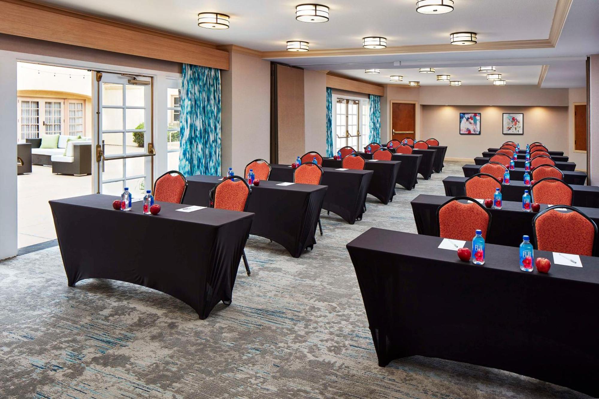 Hotel Hilton Garden Six Flags 3*
