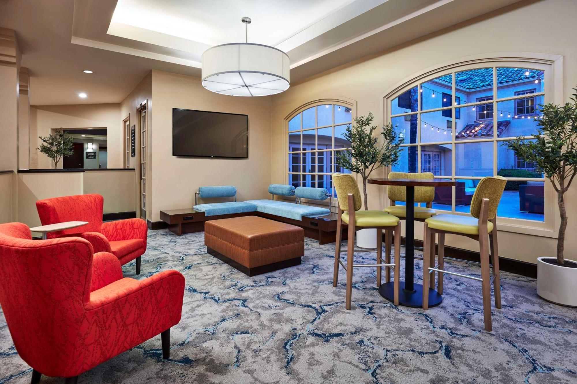 Hilton Garden Six Flags Hotel