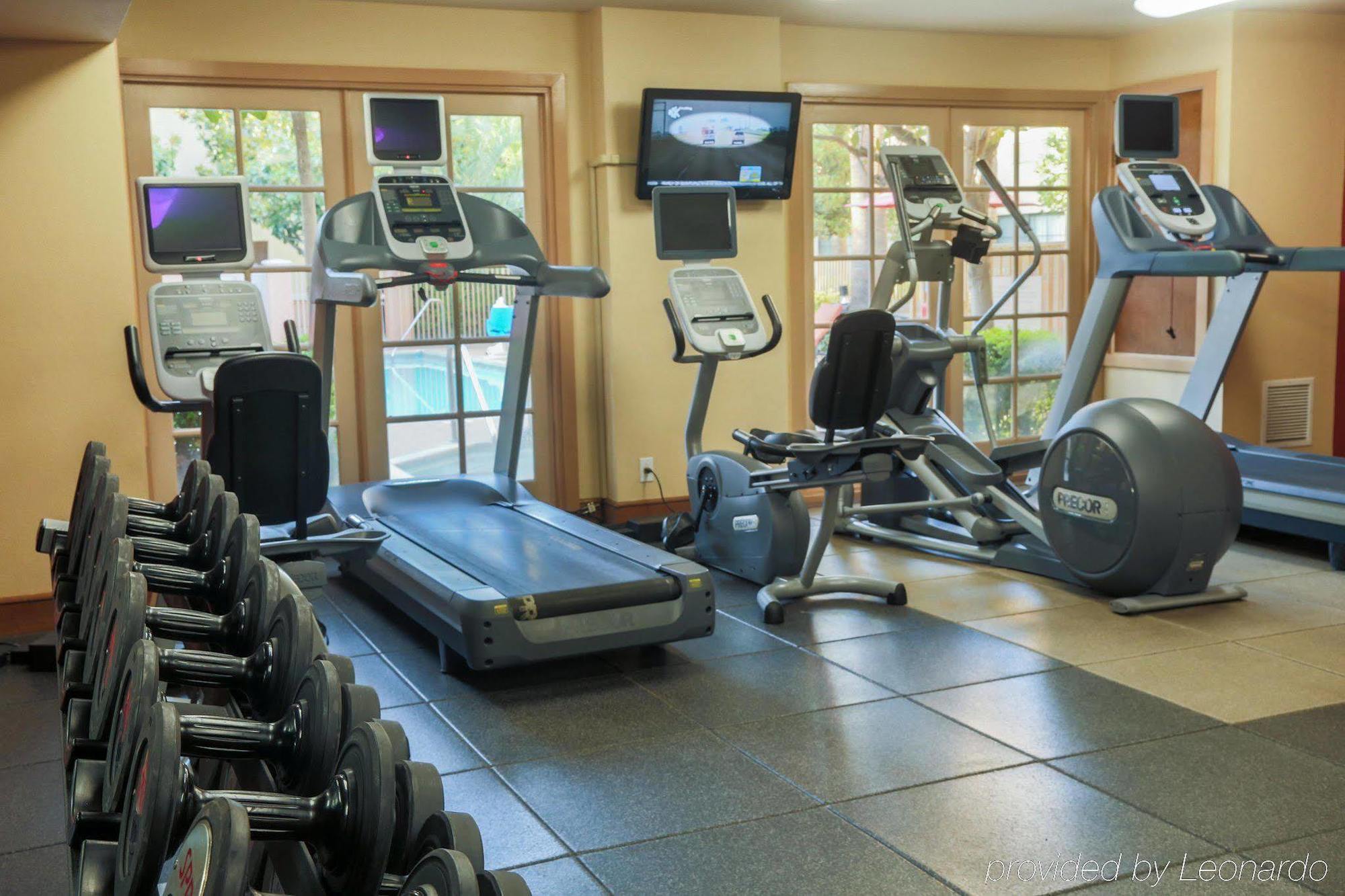 Hilton Garden Six Flags Hotel 3*